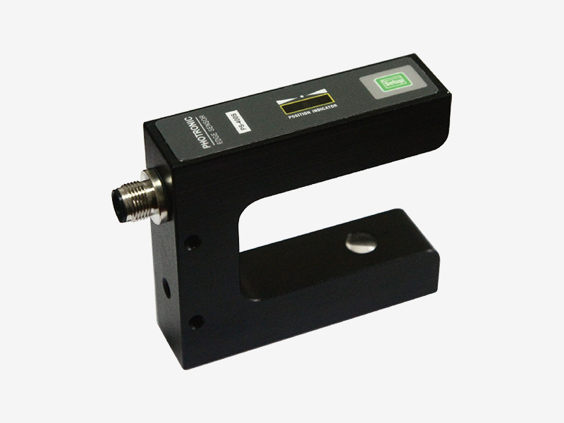 Photoelectric web guide sensor